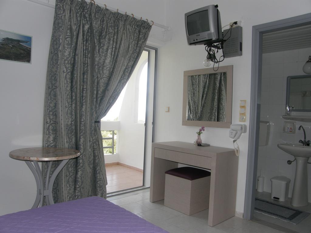 Megim Hotel Paleochora Buitenkant foto